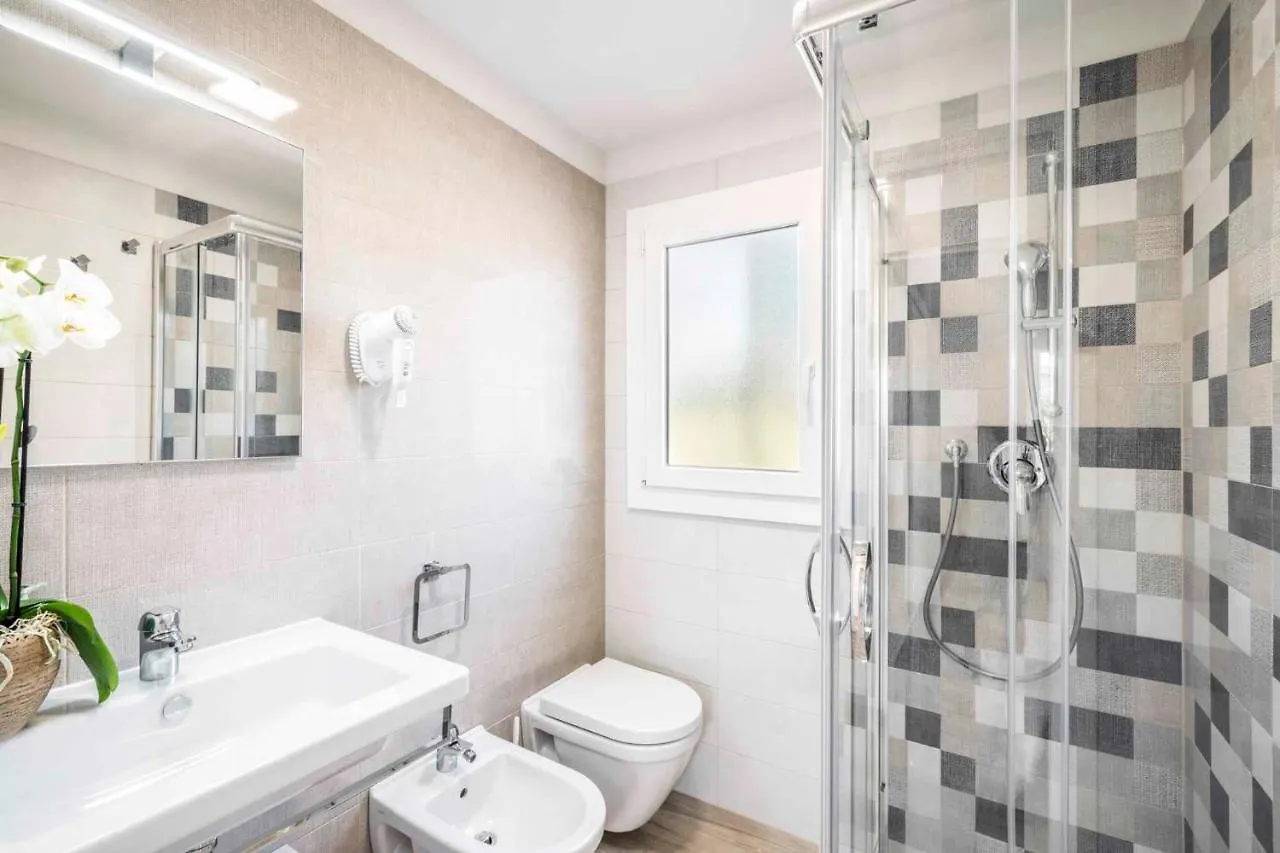 Apartment In Manerba Del Garda 22048
